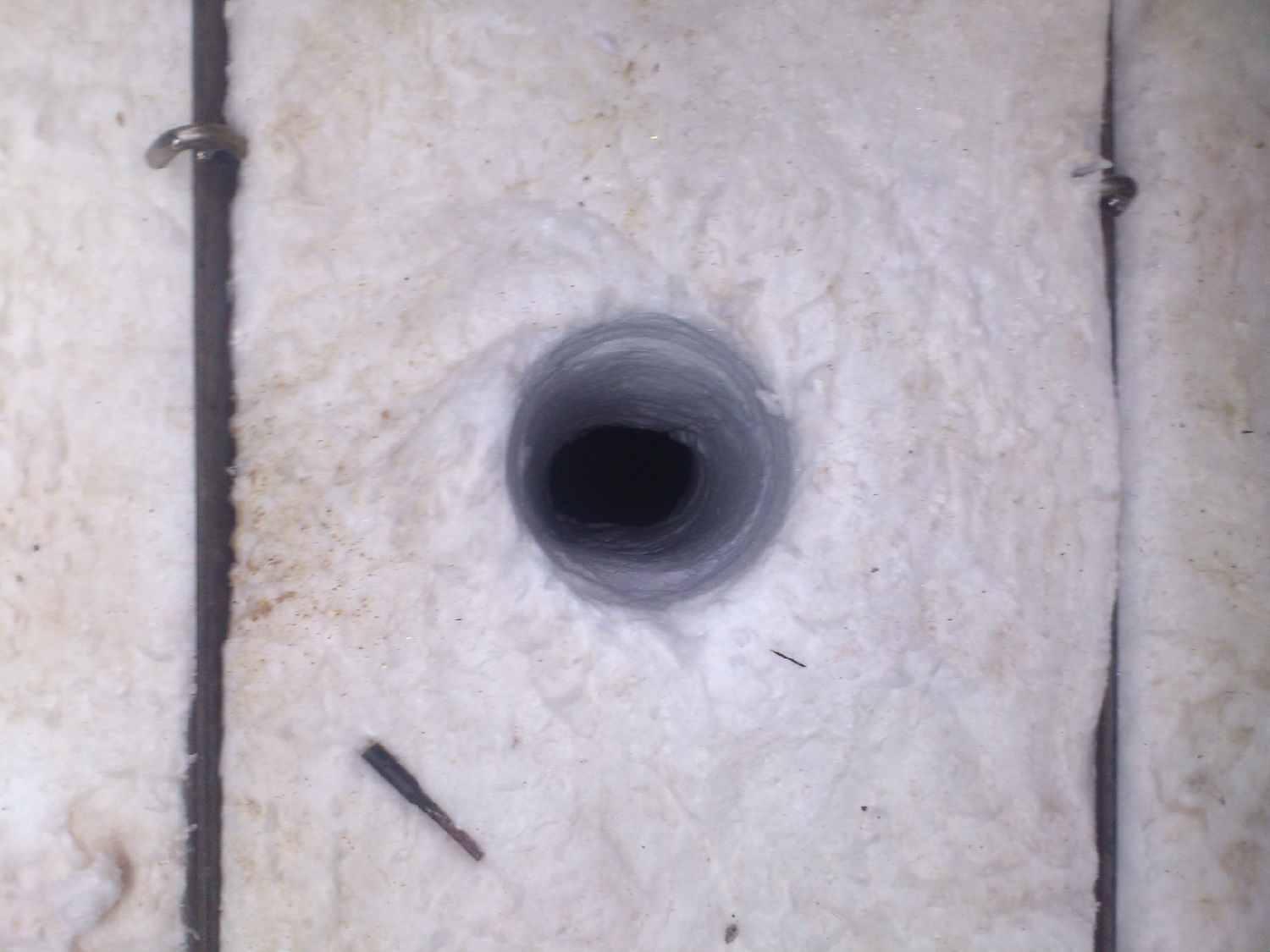 投煤孔現場(chǎng)挖制-火龍耐材提供